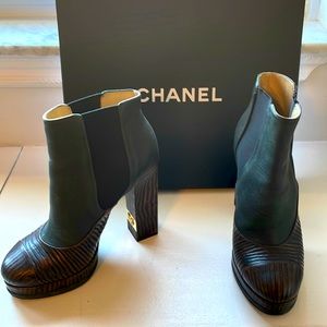 Chanel authentic&rare gray and brown ankle books,. Like new, Orig $1425.